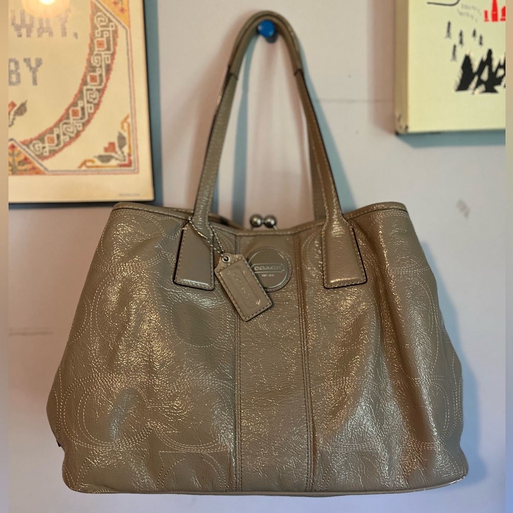 Coach patent leather purse — logo stitch, kiss lock